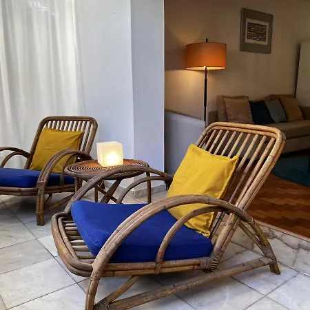 Vakantiehuis Center House With Garden